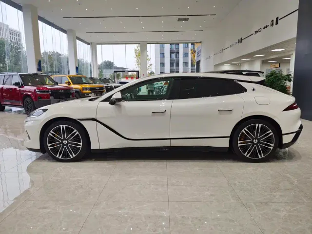 Denza Z9GT — Фото автомобиля 8