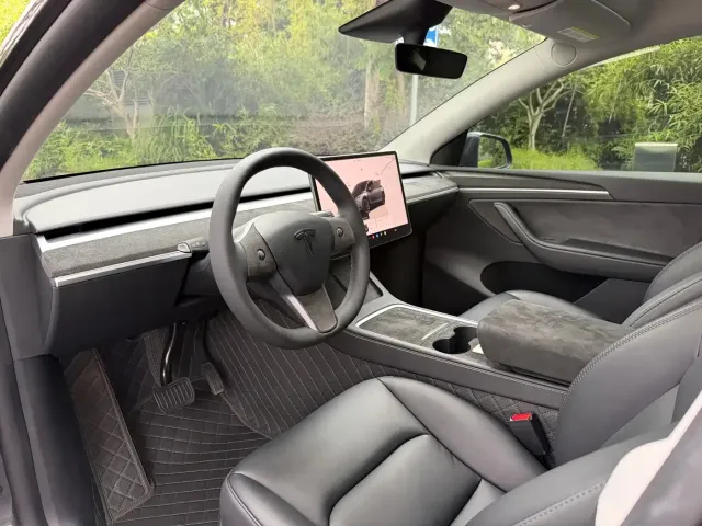 Tesla Model Y — Фото автомобиля 9
