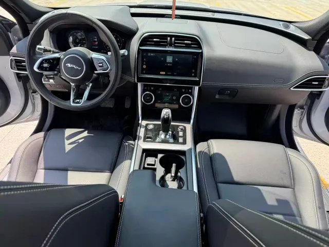 Jaguar XEL — Фото автомобиля 24