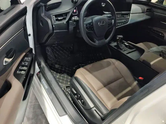 Lexus ES — Фото автомобиля 11
