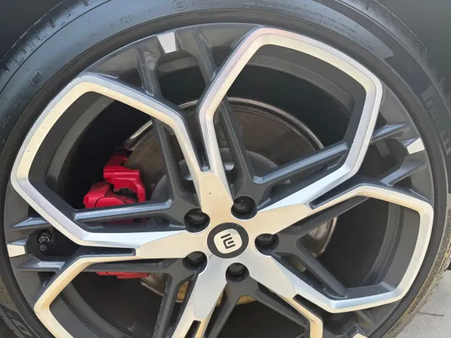 Xiaomi SU7 — Фото автомобиля 11