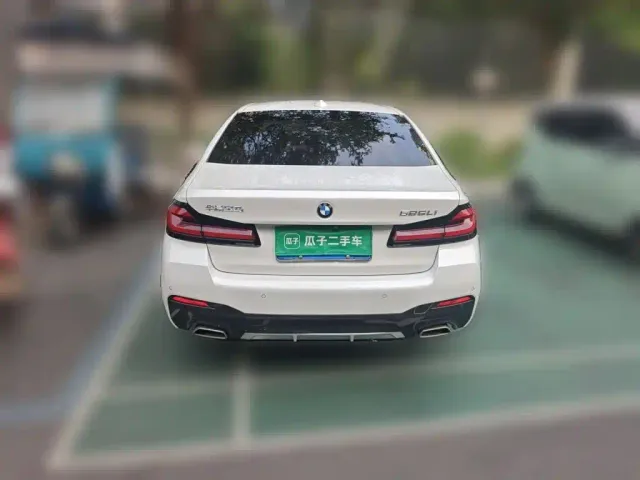 BMW 5 Series — Фото автомобиля 3
