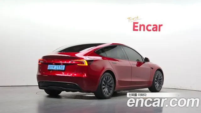 Tesla Model 3 — Фото автомобиля 2
