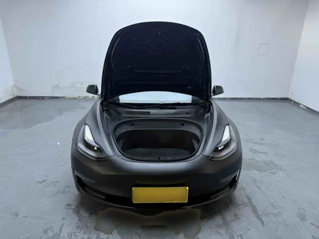 Tesla Model 3 — Фото автомобиля 17