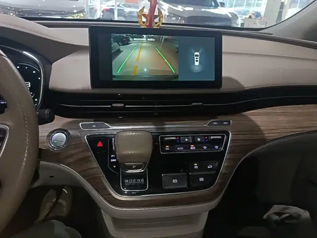 Roewe iMAX8 — Фото автомобиля 12