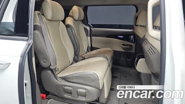 Kia Carnival Generation 4 — Фото автомобиля 17
