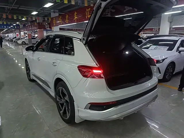 Audi Q4 e-tron — Фото автомобиля 4