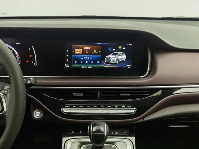 GAC Trumpchi M6 — Фото автомобиля 12