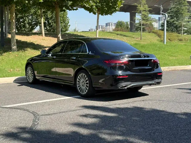 Mercedes-Benz E-Class — Фото автомобиля 4