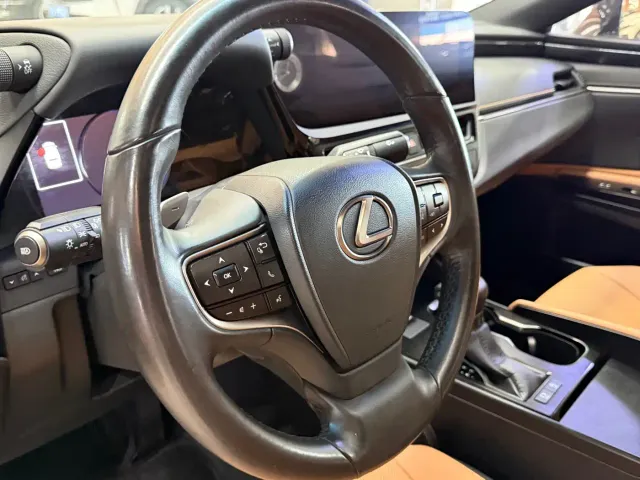 Lexus ES — Фото автомобиля 12