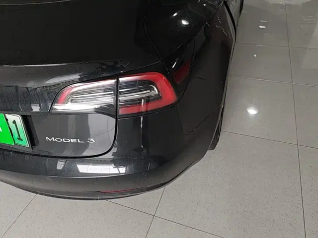 Tesla Model 3 — Фото автомобиля 7
