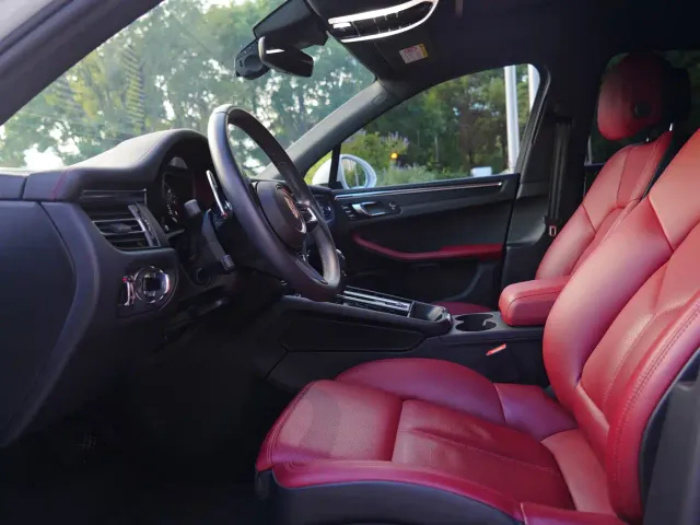 Porsche Macan — Фото автомобиля 12