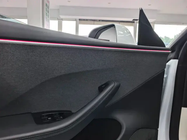 Tesla Model 3 — Фото автомобиля 5