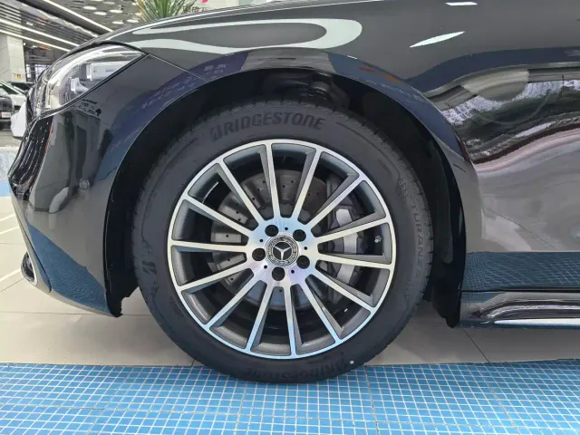 Mercedes-Benz S-Class — Фото автомобиля 4
