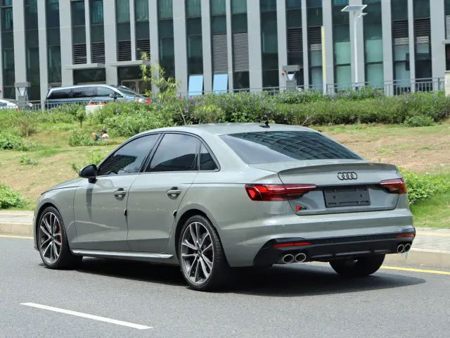 Audi S4 — Фото автомобиля 6