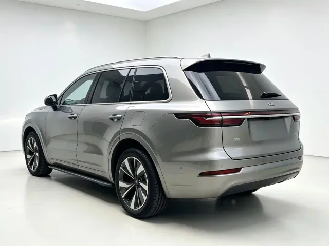 Li Auto ONE — Фото автомобиля 9