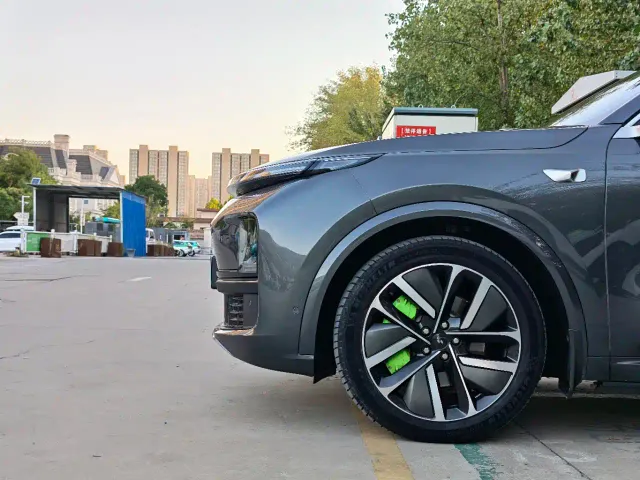 Li Auto L8 — Фото автомобиля 18