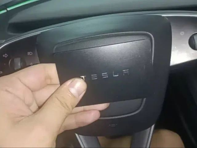 Tesla Model 3 — Фото автомобиля 8