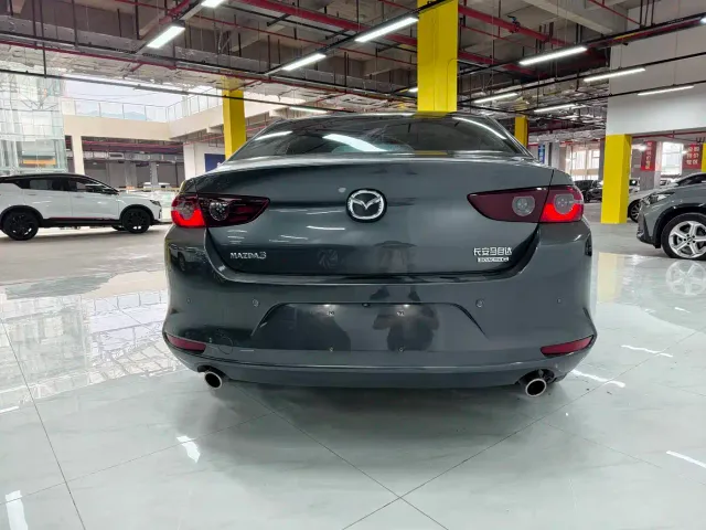 Mazda Axela — Фото автомобиля 7