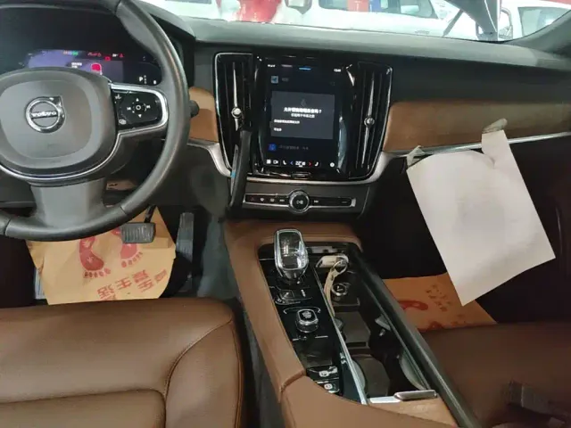 Volvo S90 — Фото автомобиля 12