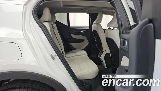 Volvo XC40 — Фото автомобиля 18