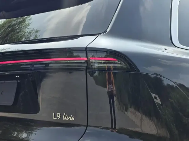 Li Auto L9 — Фото автомобиля 16
