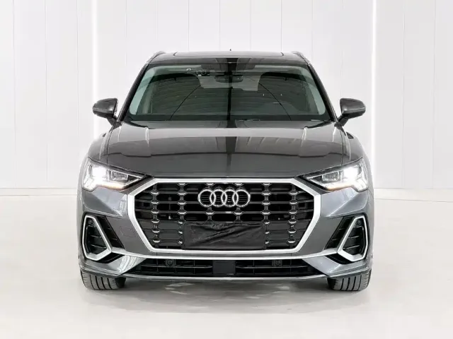 Фотография автомобиля — Audi Q3