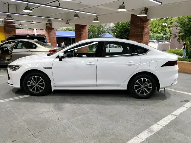 BYD Qin PLUS — Фото автомобиля 2