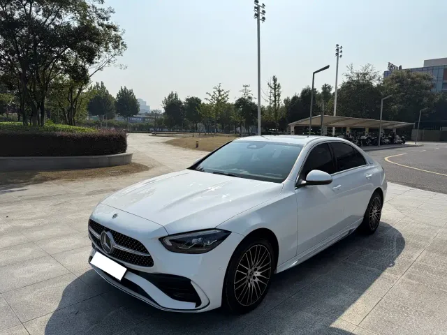 Фотография автомобиля — Mercedes-Benz C-Class