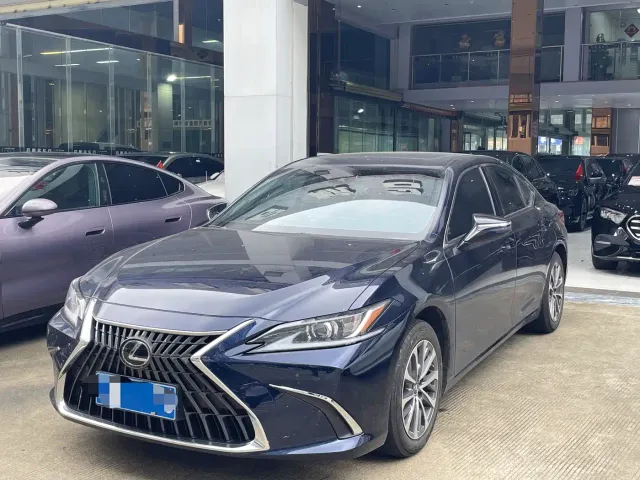 Фотография автомобиля — Lexus ES