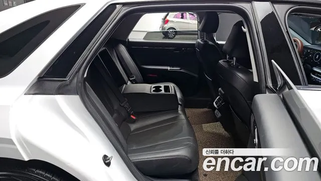 Hyundai Grandeur Grandeur (GN7) 2.5 Бензин 2WD — Фото автомобиля 11