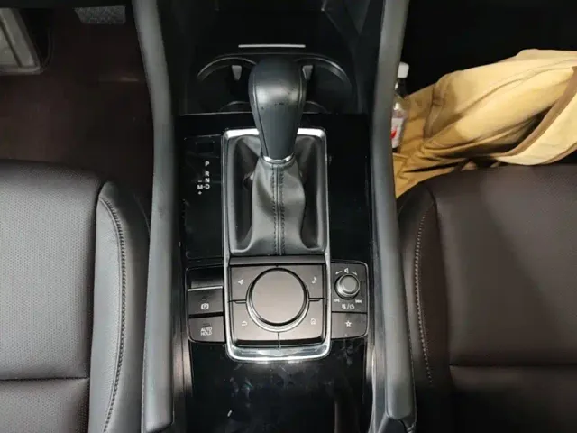 Mazda Axela — Фото автомобиля 13