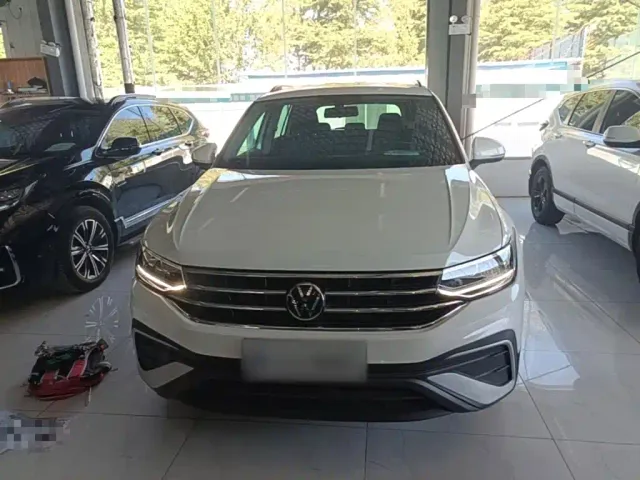 Volkswagen Tiguan L — Фото автомобиля 2