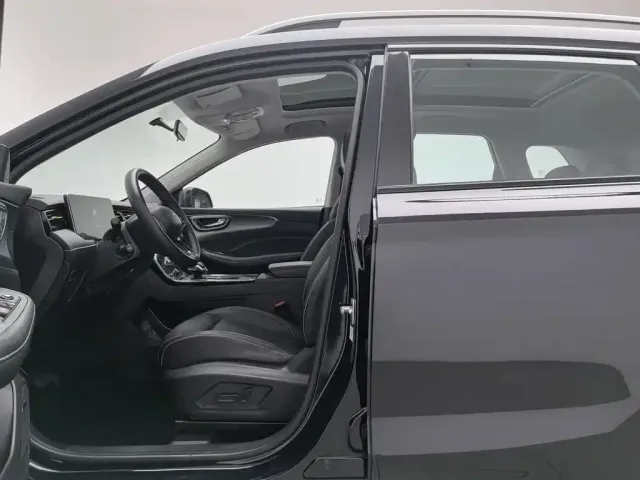 Roewe RX5 — Фото автомобиля 10