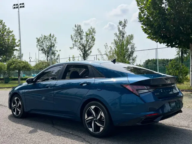 Hyundai Elantra — Фото автомобиля 4