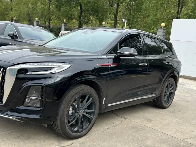 Фотография автомобиля — Hongqi HS3 PHEV