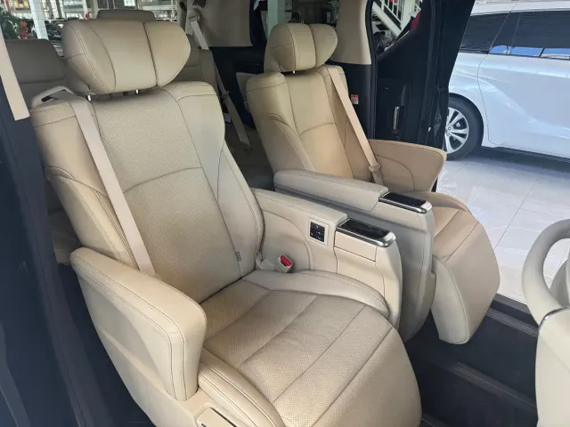 Toyota Alphard — Фото автомобиля 12