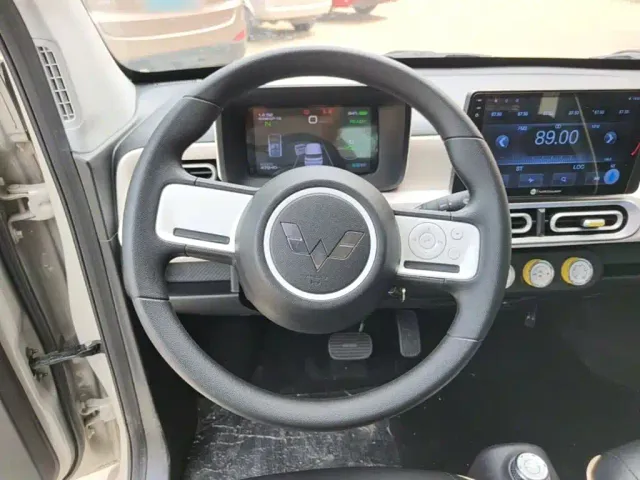 Wuling Hongguang Mini EV — Фото автомобиля 10