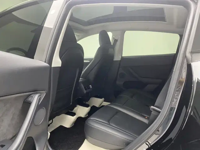 Tesla Model Y — Фото автомобиля 18