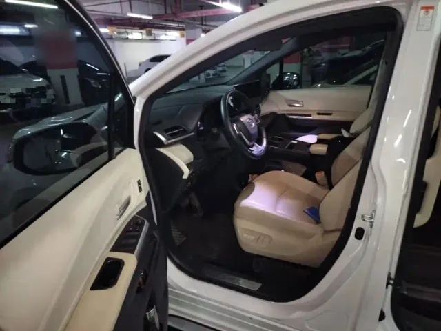 Toyota Granvia — Фото автомобиля 12