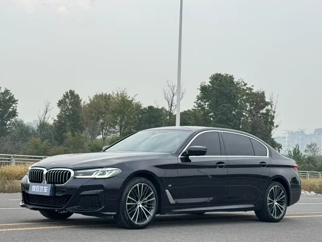 Фотография автомобиля — BMW 5 Series