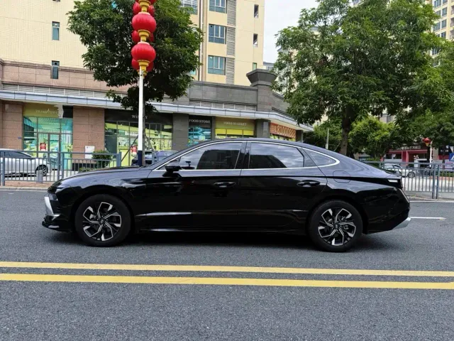 Hyundai Sonata — Фото автомобиля 10