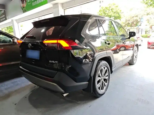 Toyota RAV4 — Фото автомобиля 6