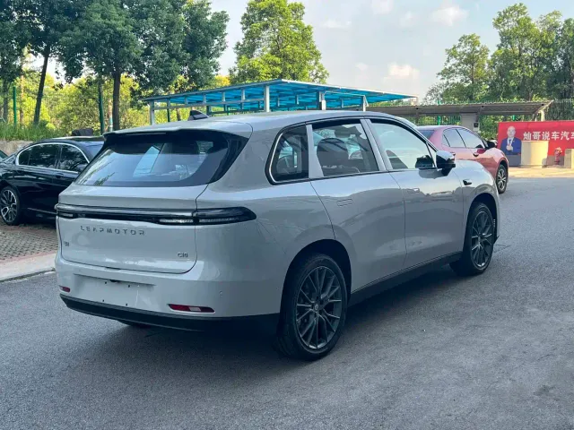 Leapmotor C10 — Фото автомобиля 8