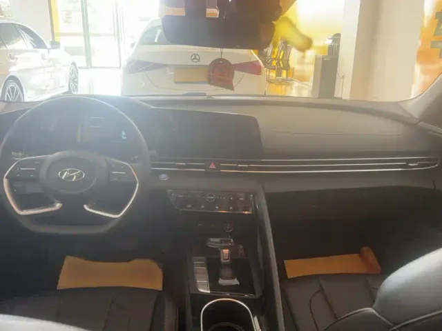 Hyundai Elantra — Фото автомобиля 14