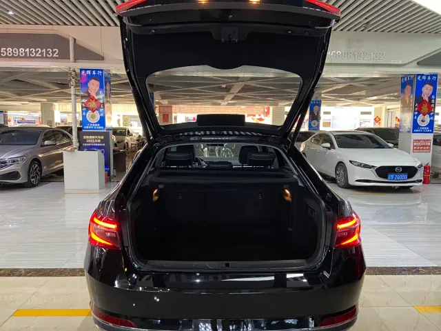 Skoda Superb — Фото автомобиля 12