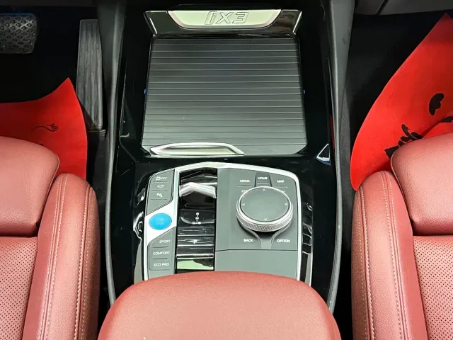 BMW iX3 — Фото автомобиля 25