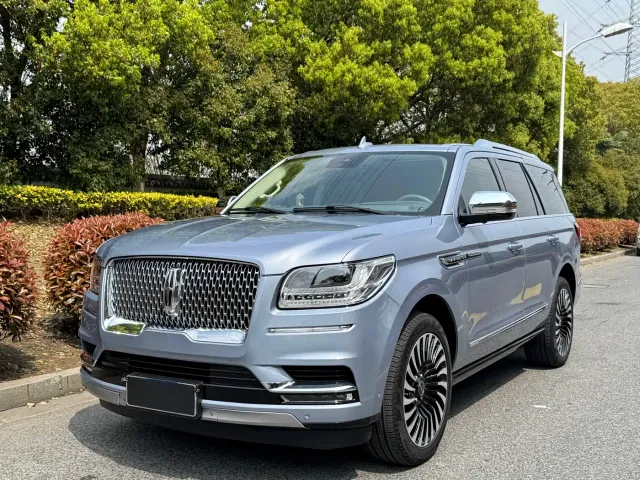 Фотография автомобиля — Lincoln Navigator