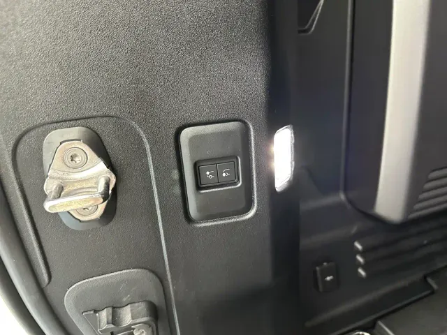 Land Rover Land Rover Defender 2025 110 3.0T P400 -Dynamic HSE — Фото автомобиля 30