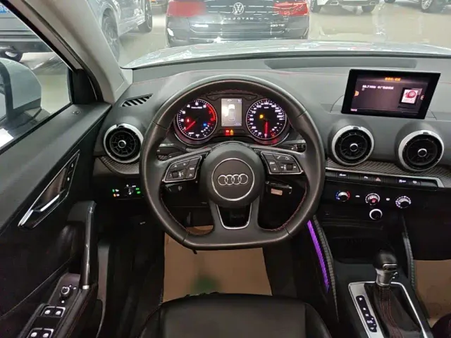 Audi Q2L — Фото автомобиля 10